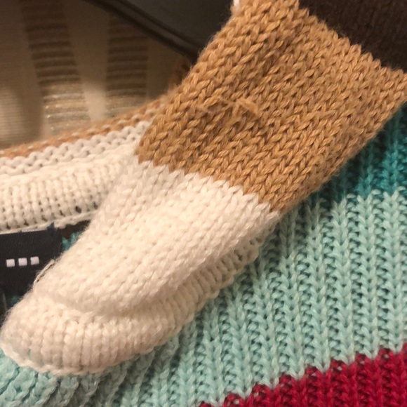 B2G1 Gap 3 button striped hooded sweater 5T - Picture 7 of 7